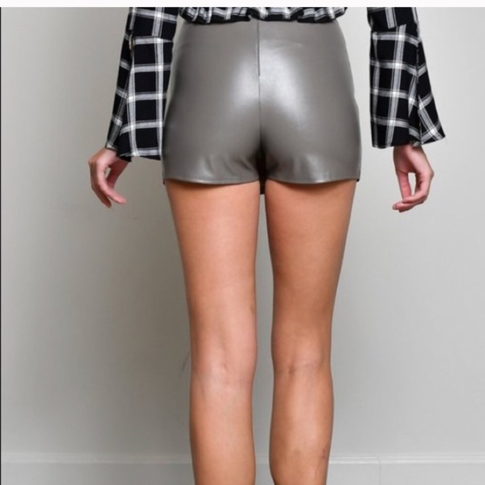 Black Faux Vegan Leather Lace Up Skort Skirt - Picture 4 of 4